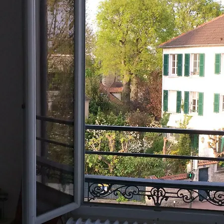 Spacieuse Avec Salle De Bains Privative A 5mn Du Centre De Saint-germain-en-laye *