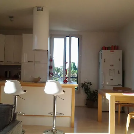 Spacieuse Avec Salle De Bains Privative A 5mn Du Centre De Saint-germain-en-laye
