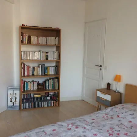 Spacieuse Avec Salle De Bains Privative A 5mn Du Centre De Saint-germain-en-laye Kwatera prywatna