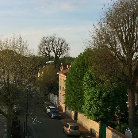Spacieuse Avec Salle De Bains Privative A 5mn Du Centre De Saint-germain-en-laye *